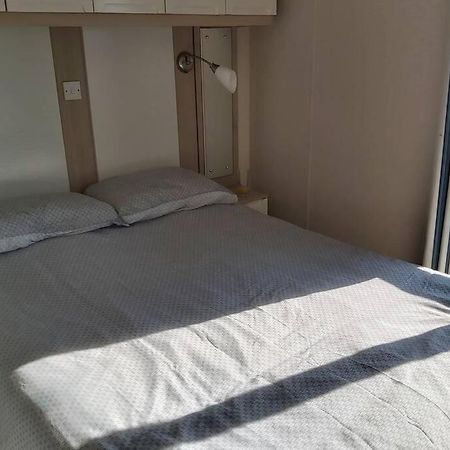 8 Berth Caravan At Parkdean Camber Sands Εξωτερικό φωτογραφία